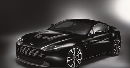 Aston Martin DBS Carbon Black Edition - piękno w czarnej postaci
