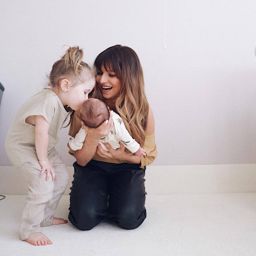 Anna Lewandowską z Klarą i Laurą