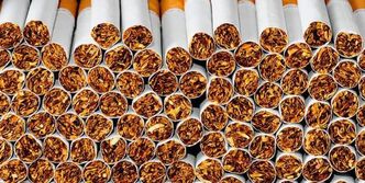 Próbowali przemycić papierosy. Pogrążyła ich skrytka w dachu