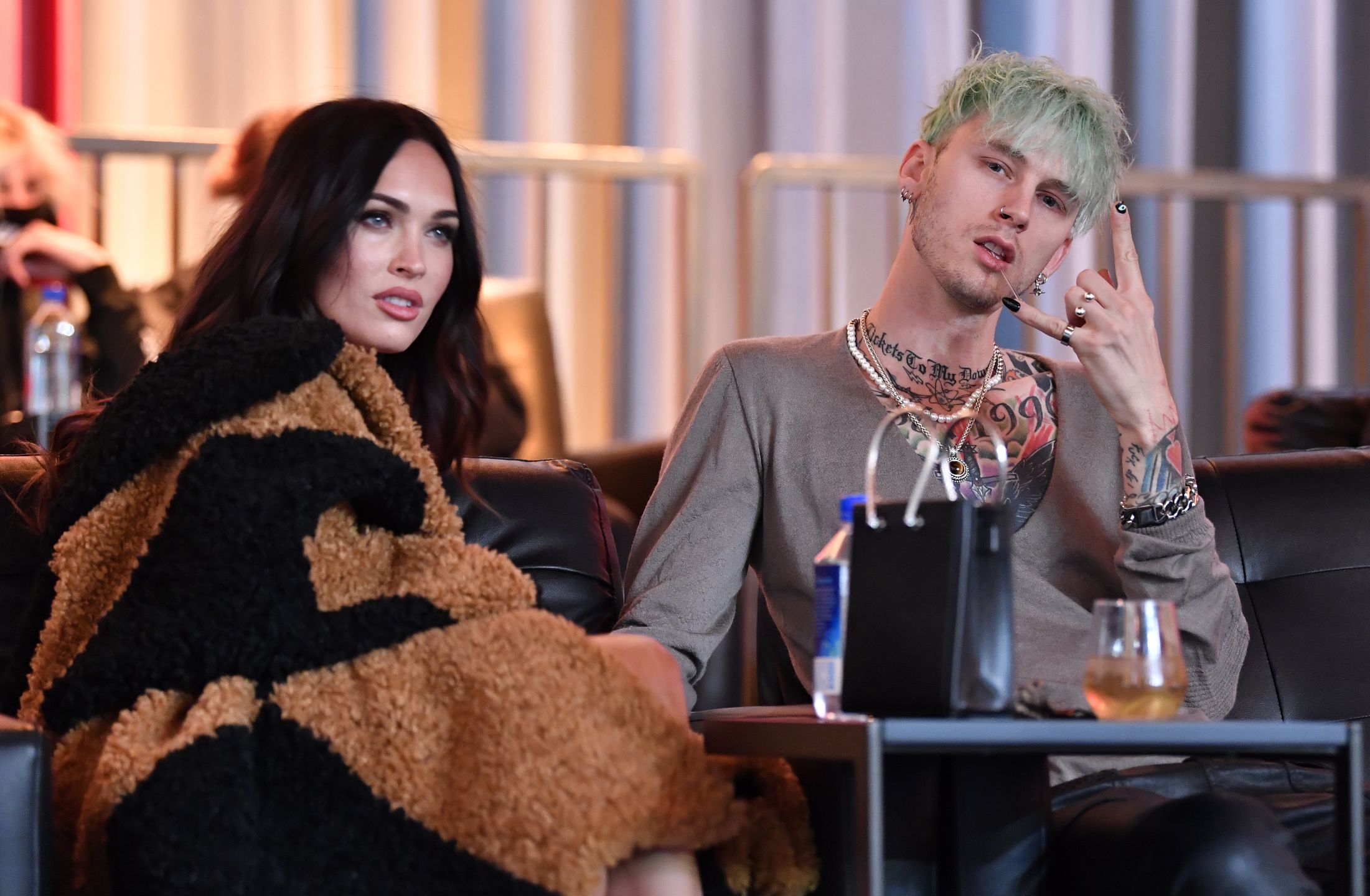 Machine Gun Kelly ZDRADZIŁ Megan Fox?! 