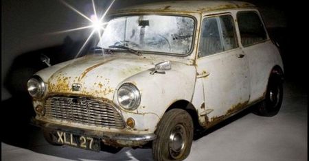 Najstarsze rdzewiejące Mini na świecie na aukcji
