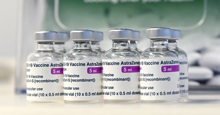 Zakrzepy i śmierć z powodu zatoru mózgowego. AstraZeneca pod lupą Hiszpanów