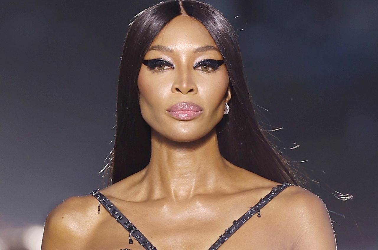 Wszyscy patrzyli tylko na nią. Tak Naomi Campbell paradowała po wybiegu