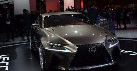 Lexus LF-CC trafi do salonów