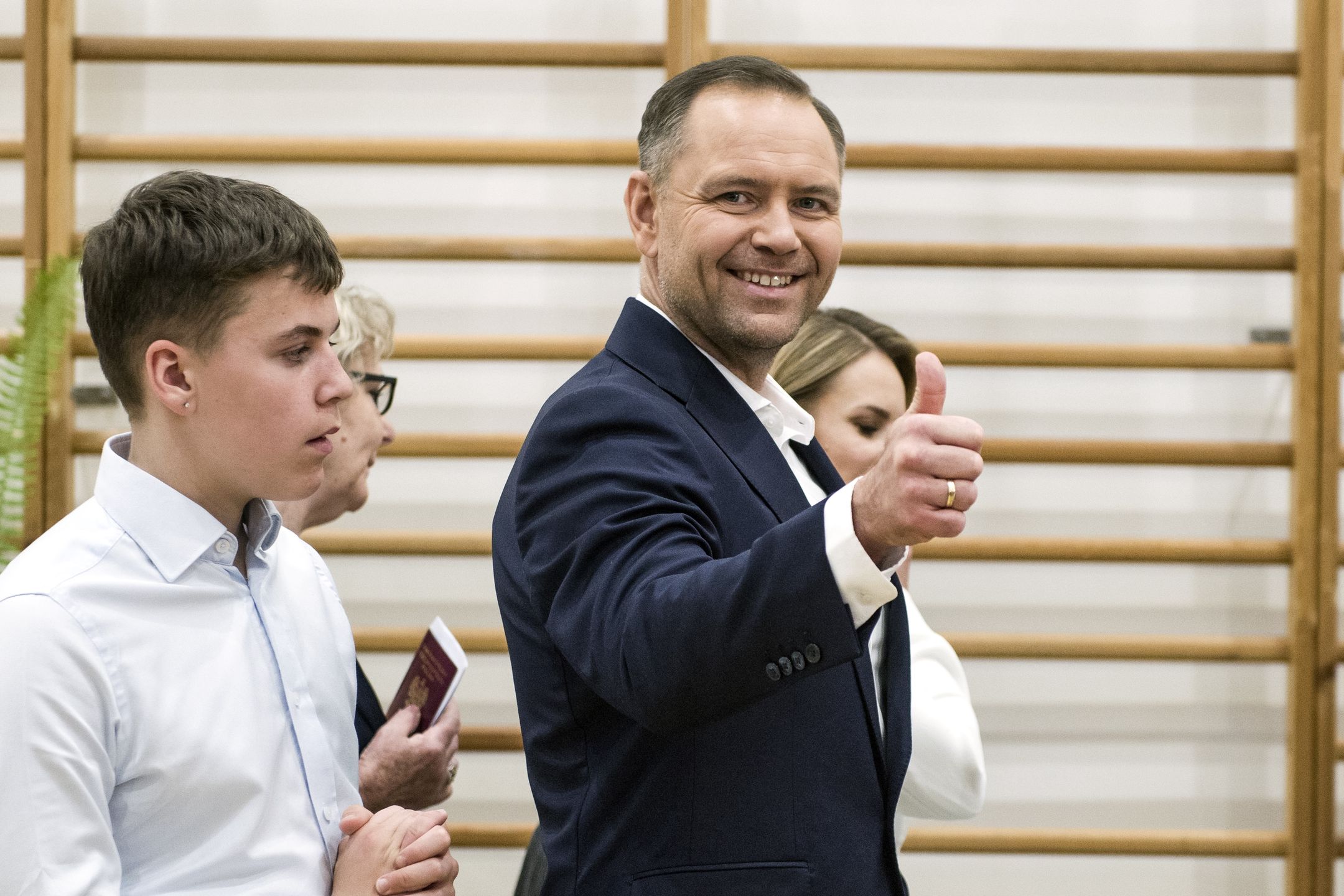 WARSAW, MASOVIAN VOIVODESHIP, POLAND - 2025/06/01: Karol Nawrocki (C), candidate for the 2025 Polish presidential election supported by Poland's right-wing Law and Justice (PiS) party, his wife Marta and their children arrive at a polling station. Polling stations opened today (June 1) for a second round presidential election runoff between two candidates Rafal Trzaskowski and Karol Nawrocki. Opinion polls have predicted an extremely close race with nationalist historian Karol Nawrocki supported by the right-wing Law, Justice party (PiS) and pro-EU Warsaw Mayor Rafal Trzaskowski neck and neck ahead of the vote. (Photo by Attila Husejnow/SOPA Images/LightRocket via Getty Images)