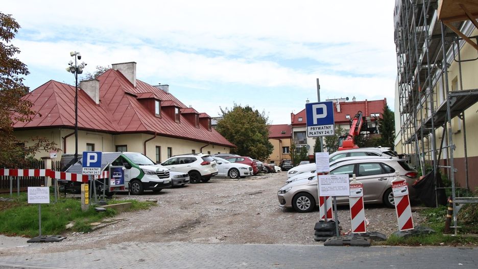Po kontrowersjach związanych z prywatnym parkingiem przy ulicy Leonarda 12 w Kielcach, radni jednogłośnie podjęli decyzję o rozwiązaniu umowy dzierżawy z firmą PCWO Energy.