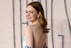 Emma Stone zaszalała z dekoltem. Srebrna sukienka robiła wrażenie