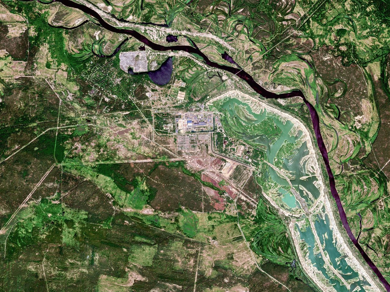 Satelitarny widok strefy wykluczenia. Ukraina, okolice Czarnobyla, 