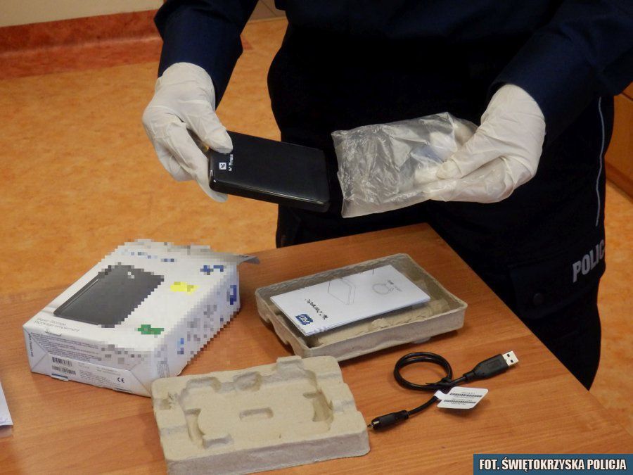 Zatrzymany za kradzież dysków przenośnych z ostrowieckiego marketu