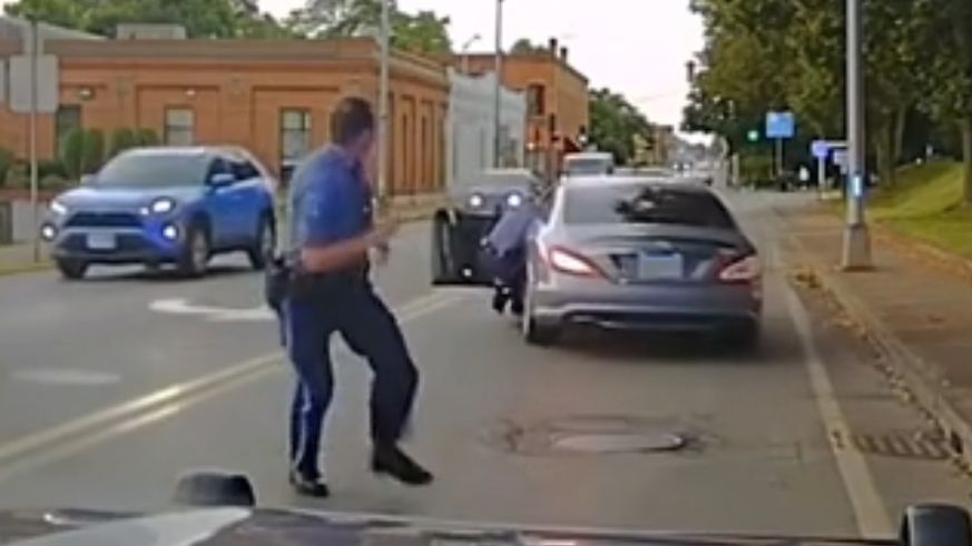 Podczas kontroli drogowej kierowca nagle ruszył