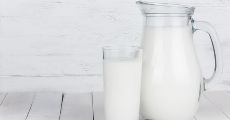 Mleko o obniżonej zawartości tłuszczu (2%) z dodatkiem protein oraz witaminami A i D