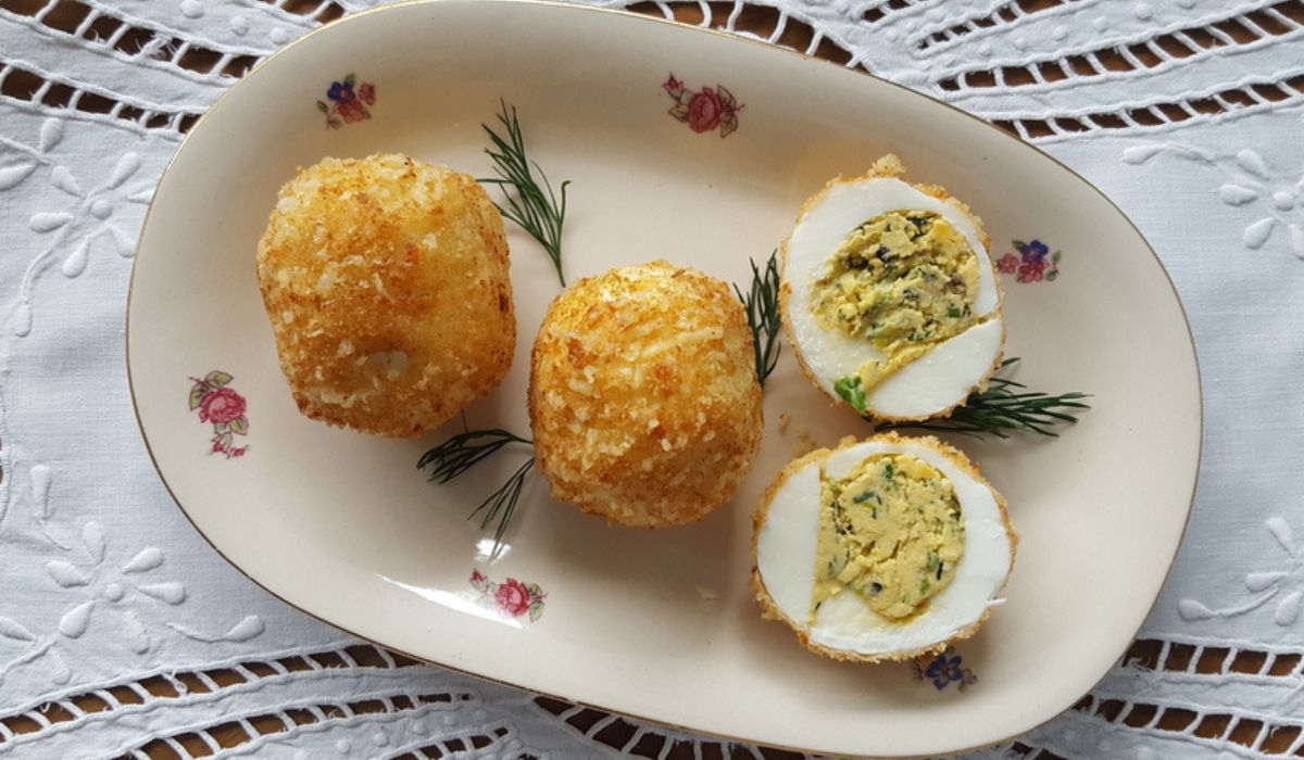 Przedwojenny przepis na faszerowane jajka. Zachwyt rodziny gwarantowany