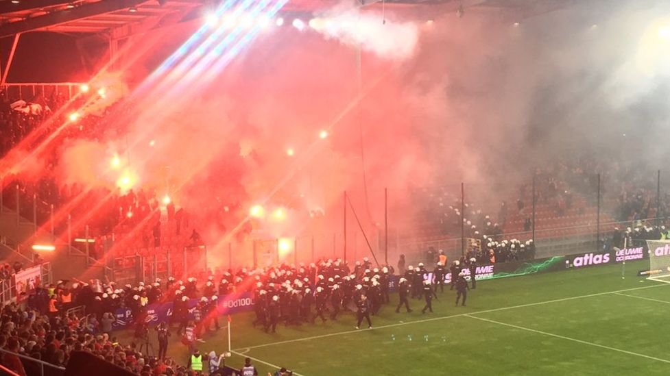 Zdjęcie okładkowe artykułu: Twitter /  / Na zdjęciu: sektor gości podczas meczu Widzew - Śląsk.