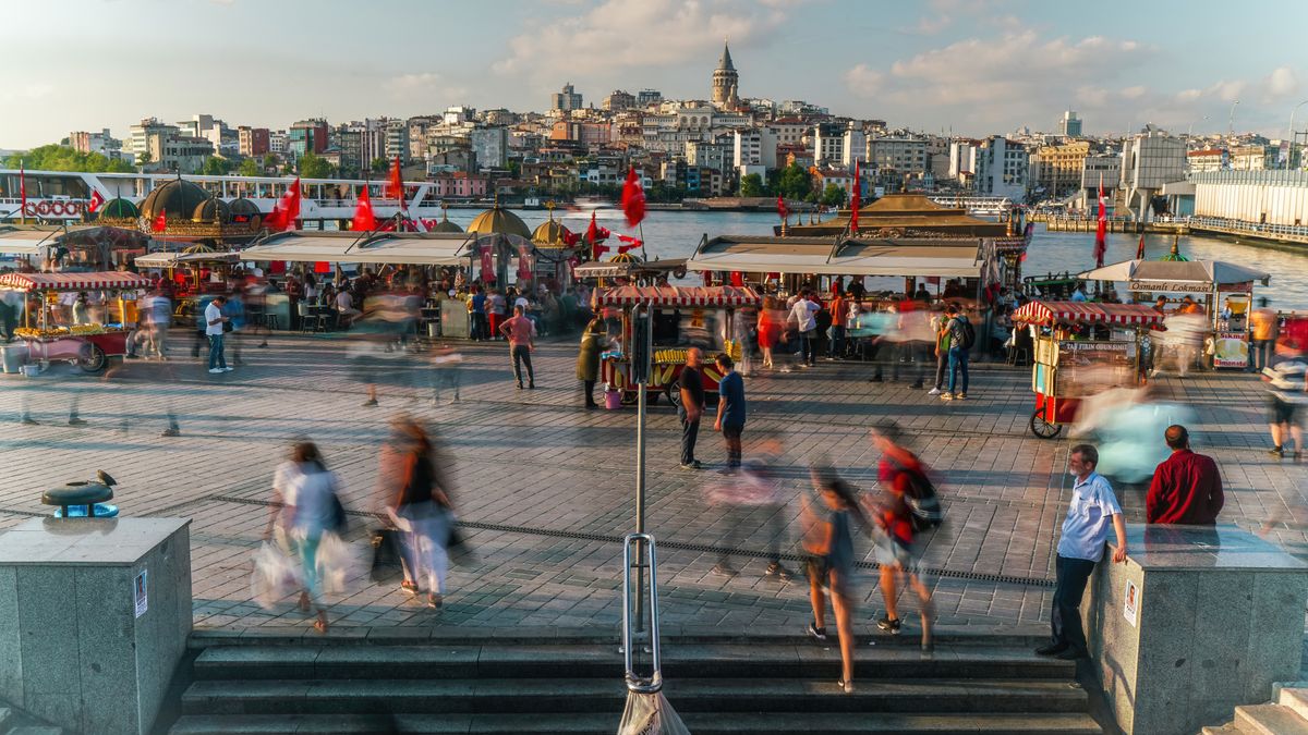Szczególnie duży wzrost zgonów odnotowano w Stambule i Ankarze