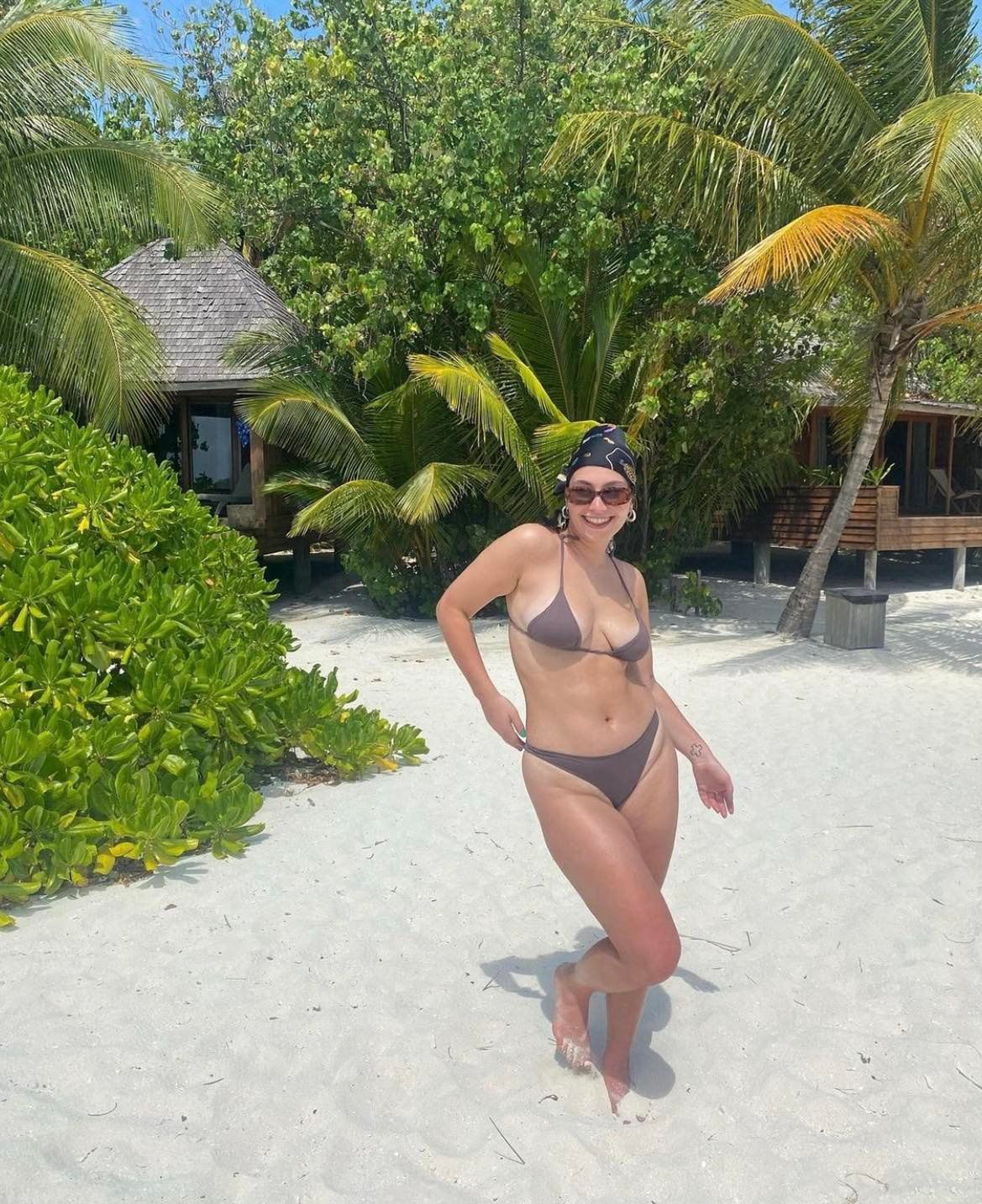 Mery Spolsky pozuje w bikini na plaży
