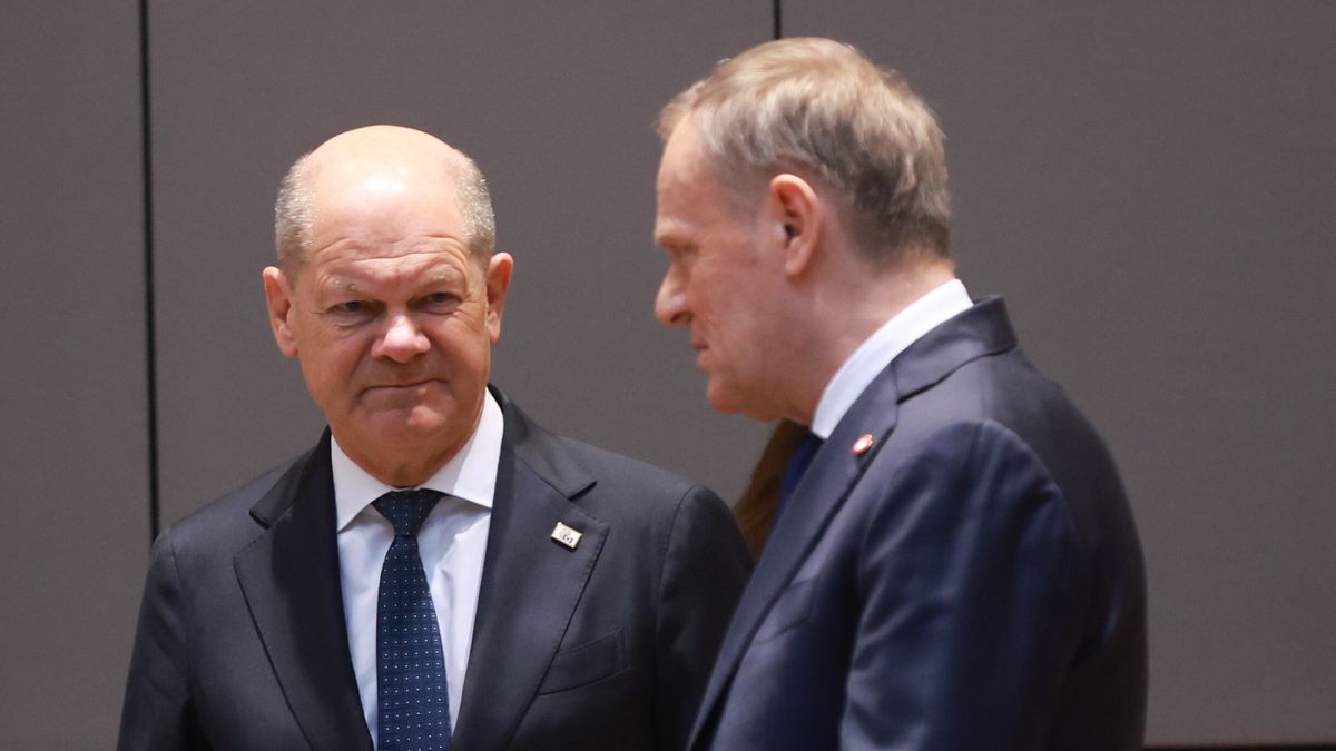 Na zdjęciu premier Donald Tusk i kanclerz Niemiec Olaf Scholz podczas czwartkowego szczytu w Brukseli