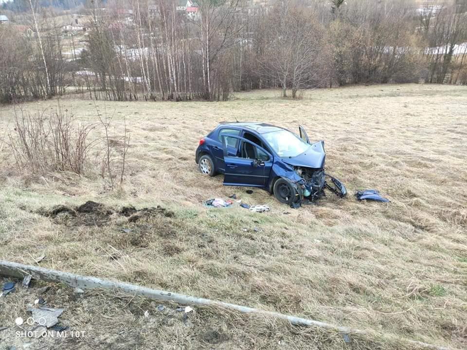 Dramatyczny wypadek w Gruszowcu. Ranni, w akcji LPR