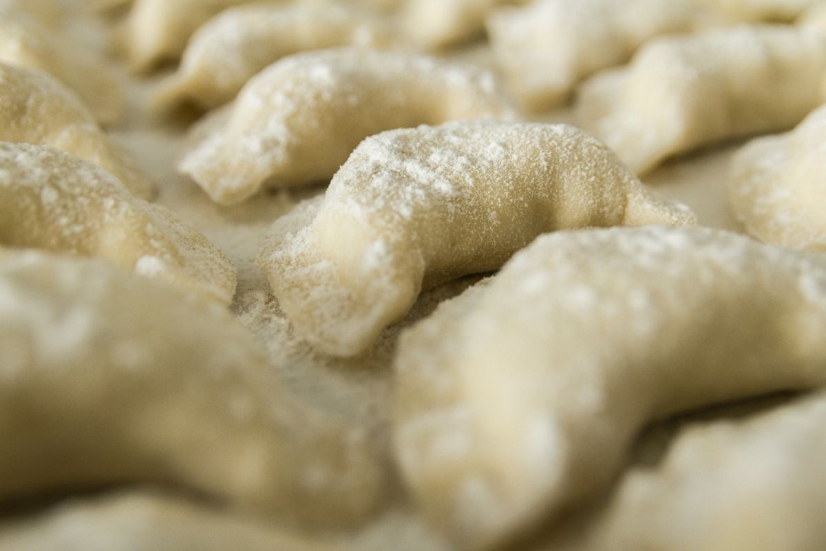 Tak zrobisz idealne ciasto na pierogi