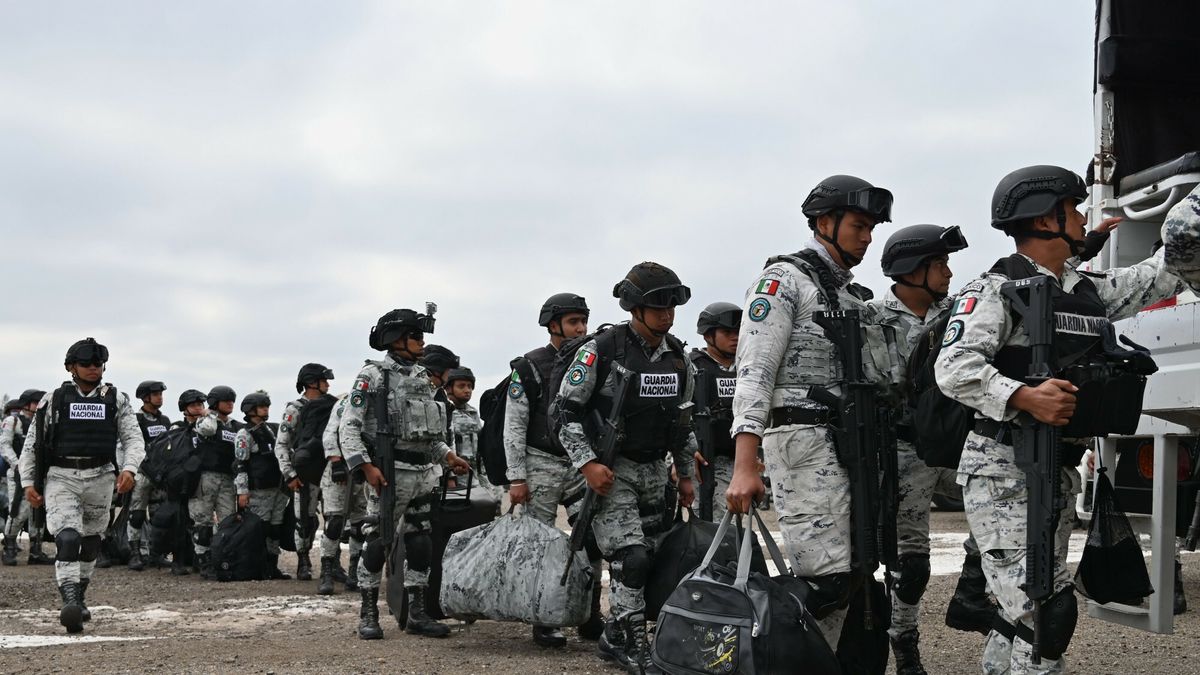 Żołnierze Meksykańskiej Gwardii Narodowej na granicy z USA