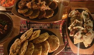 Tradycyjne przysmaki kuchni podkarpackiej w restauracji Karczma na Stoku