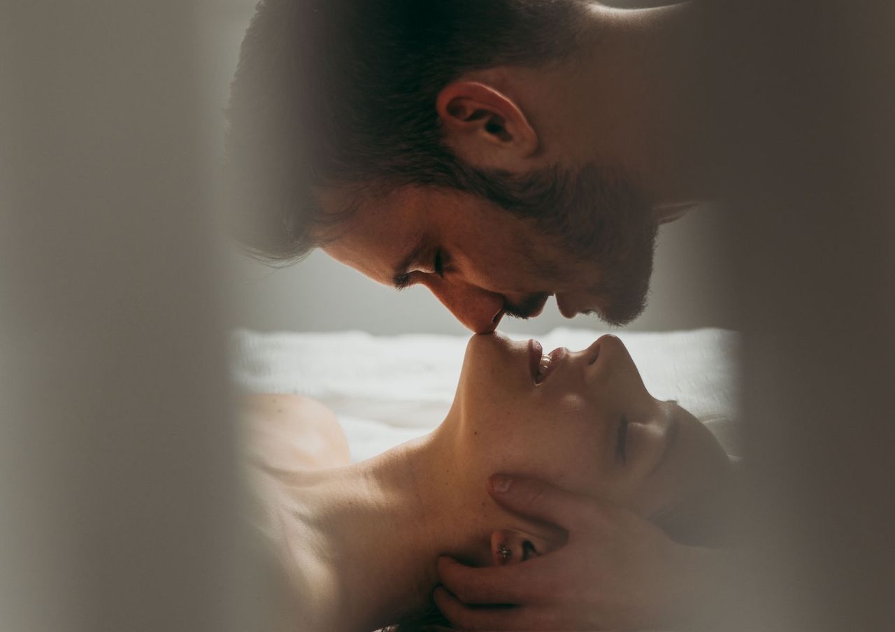 "Seksualne życie Polaków": Przeważają mężczyźni. Krzysiek zaczął od podglądania własnej matki