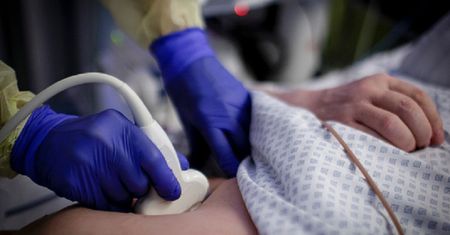 Nie boli, gdy narząd wysiada. Ale objaw możesz poczuć w ustach