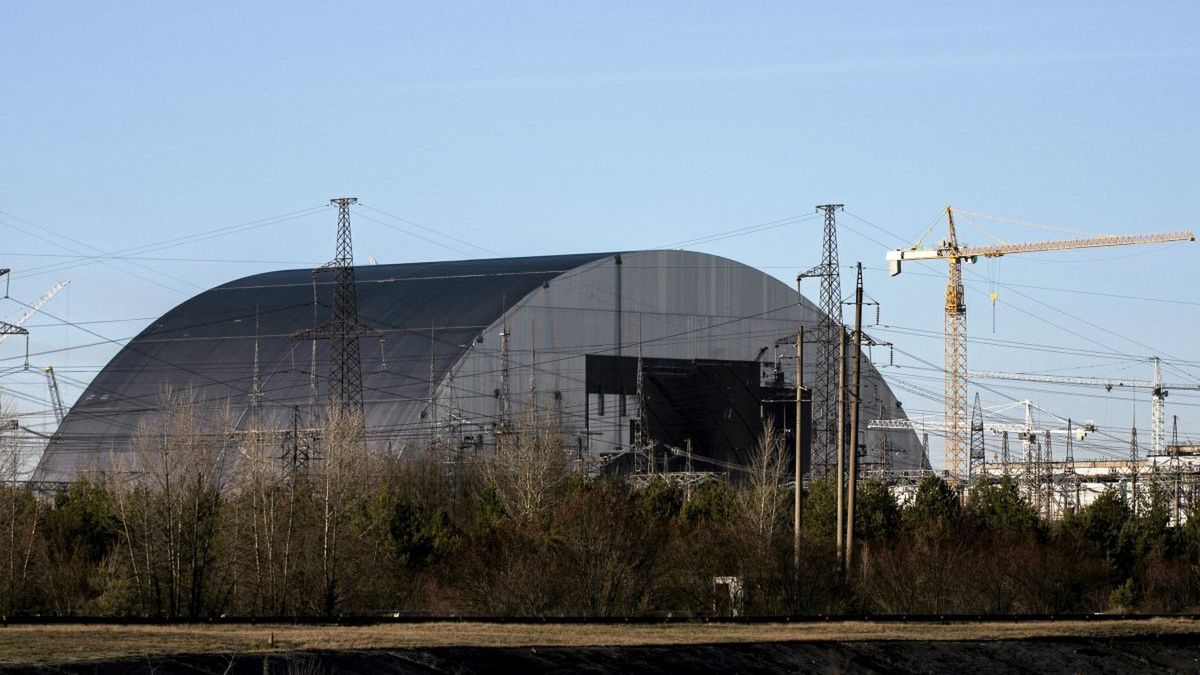 Sarkofag przykrył zniszczoną "atomówkę". Tuż obok powstaje elektrownia słoneczena