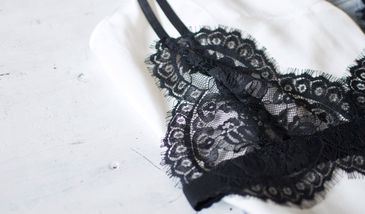 Koronka to wyjątkowo delikatny materiał, więc trzeba o niego odpowiednio dbać
