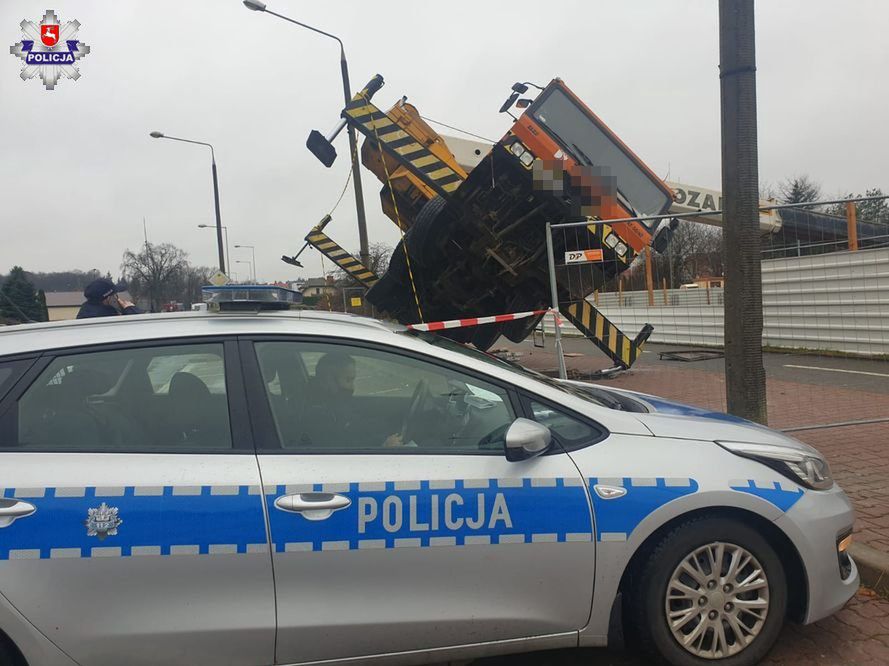 Świdnik. Dźwig przewrócił się na pracowników