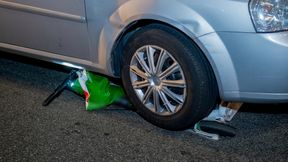 Sport? Rekreacja? Dojazd do pracy? Nieważne. Jeżdżąc elektryczną hulajnogą, uderzasz w mur zbudowany z absurdów