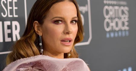 Kate Beckinsale nie udaje, że nie widzi hejtu. Odpowiada na komentarze internautów