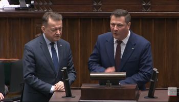 "Bądźcie raz odważni". Paszyk wywołał z mównicy Błaszczaka