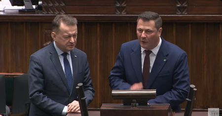 "Bądźcie raz odważni". Paszyk wywołał z mównicy Błaszczaka