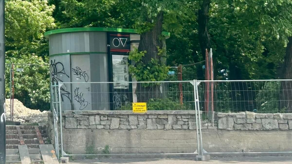 Toaleta automatyczna w Parku Bronowice
