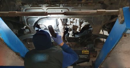 Kierowcy tankują, a potem płacz. Mechanik: "tak zniszczysz silnik"