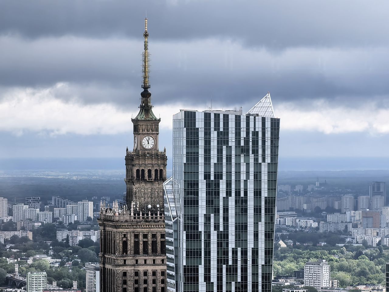 Przykłady zdjęć w różnych sytuacjach i przy różnej wartości zoomu.
