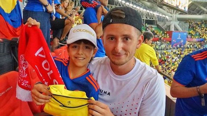 Zdjęcie okładkowe artykułu: Instagram / Instagram/lachuyt / Na zdjęciu: Patryk Lach z młodym kibicem z Kolumbii na stadionie w Kazaniu