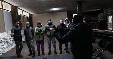 Okupanci strzelają do mieszkańców Chersonia. "Krzyczymy i będziemy im krzyczeć, że jesteśmy Ukrainą"