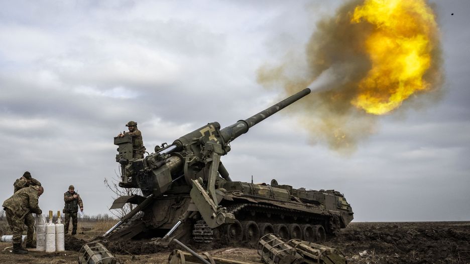 CHASIV YAR, DONETSK PROVINCE, UKRAINE - MARCH 17: Ukrainian servicemen fire an artillery called 2S7 Pion howitzer cannon aiming to Russian positions in the frontline nearby Bakhmut in Chasiv Yar, Ukraine on March 17, 2023. (Photo by Muhammed Enes Yildirim/Anadolu Agency via Getty Images)