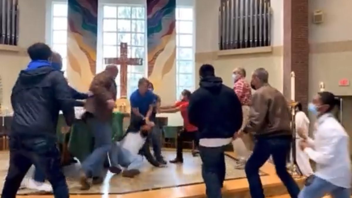 Podczas mszy doszło do bójki 