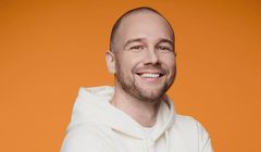 Znany dziennikarz wraca do Radia Eska. Będzie współprowadził poranne pasmo