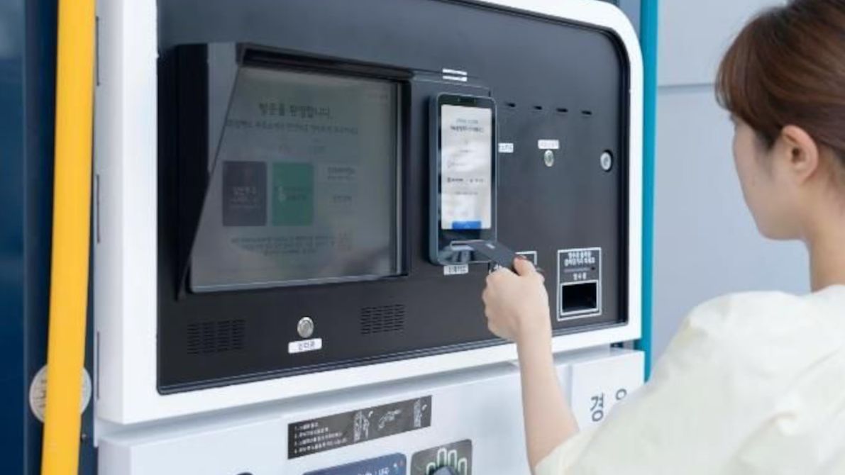 płatność twarzą na stacji benzynowej