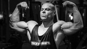 Znaleźli go na klatce schodowej. Media: narzeczona zabiła gwiazdę kulturystyki