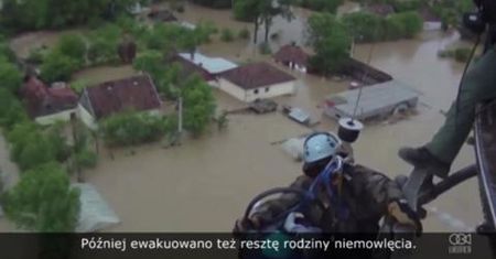 Niemowlę uratowane z powodzi