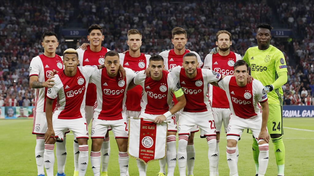 Getty Images / VI Images / Na zdjęciu: piłkarze Ajaksu Amsterdam