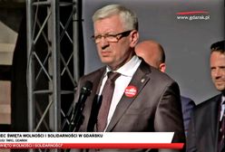 Samorządowcy w Gdańsku o "odtrąconej ręce". Zebrani krzyczą: hańba, hańba!