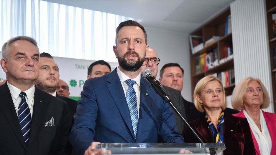 Warszawa, 16.12.2023. Prezes PSL Władysław Kosiniak-Kamysz (C) wraz z politykami PSL podczas konerencji prasowej po posiedzeniu Rady Naczelnej Polskiego Stronnictwa Ludowego, 16 bm. w Warszawie. (sko) PAP/Piotr Nowak