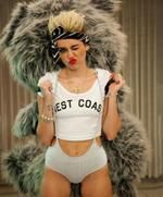 Miley Cyrus z pierścionkiem zaręczynowym na palcu