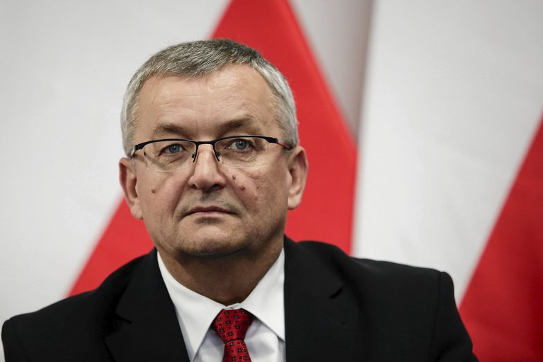 Andrzej Adamczyk, minister infrastruktury, uczestniczył w środę w podpisaniu umów