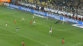 Kapitalna parada Demirela. Kuyt bohaterem Fenerbahce (wideo)